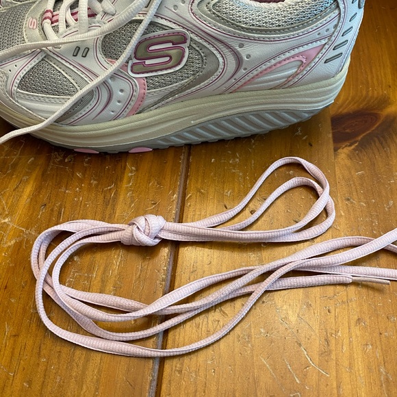 SKECHERS SHAPE-UPS WOMENS US 7 WALKING WHITE SNEAKERS TONING FITNESS - Picture 5 of 6